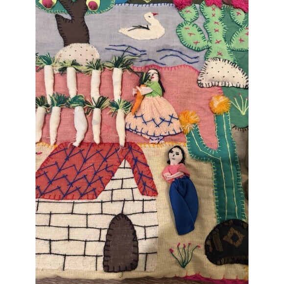 ARPILLERA Peruvian Folk Art Handmade Tapestry Garden Animals 3D 18 x 18 inches - Picture 5 of 12